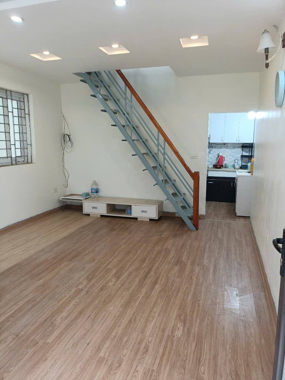 cần bán nhà cấp 4 lô góc 31.2 m tại đông mỹ thanh trì hà nội giá hơn 2 tỷ  , lh 0975803080